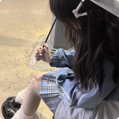 一个攞景的少年